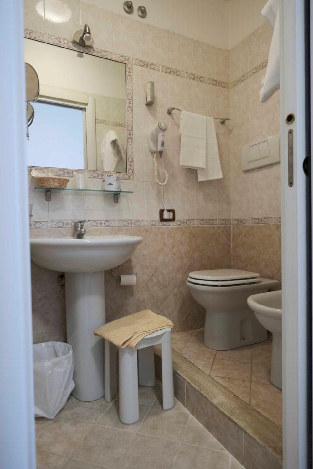 Room image 5